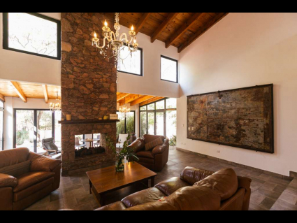 SALA PRINCIPAL CON CHIMENEA