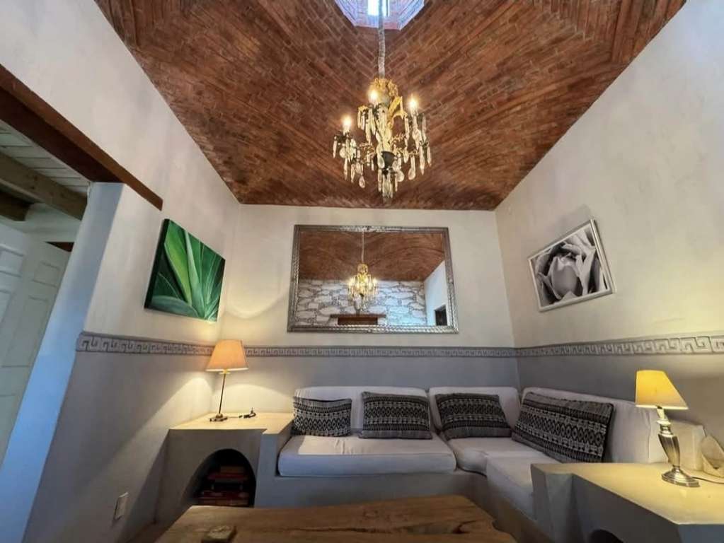 HOUSE FOR SALE IN MINERAL DE POZOS REALTY WORLD SMART09-14-17