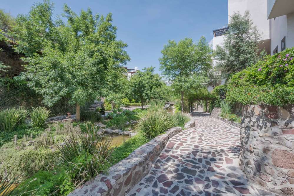 040(residenctial)(Antigua)(Residencia)(REMAX) (ID2856)