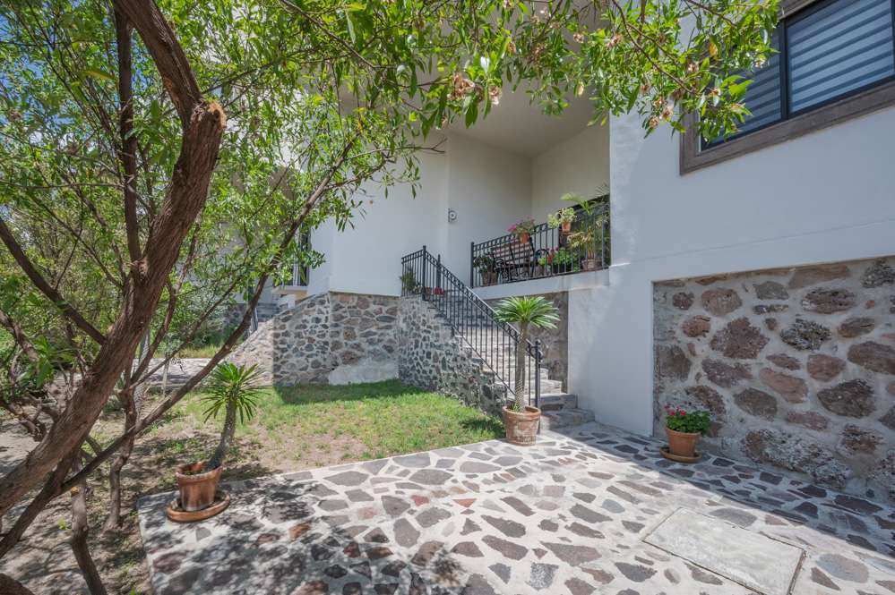 042(residenctial)(Antigua)(Residencia)(REMAX) (ID2856)
