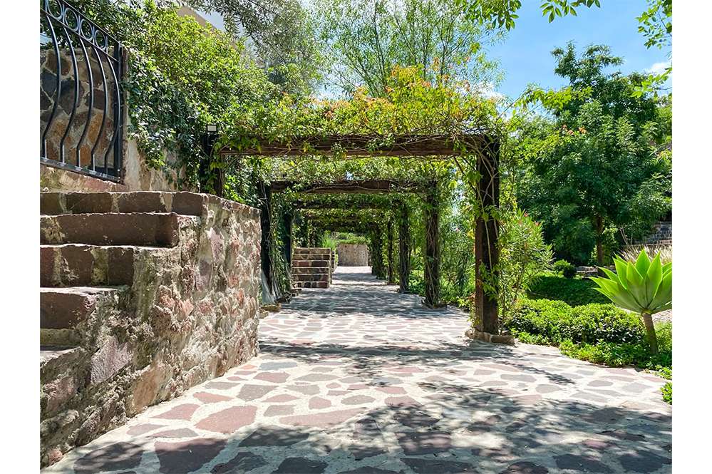 046(residenctial)(Antigua)(Residencia)(REMAX) (ID2856)