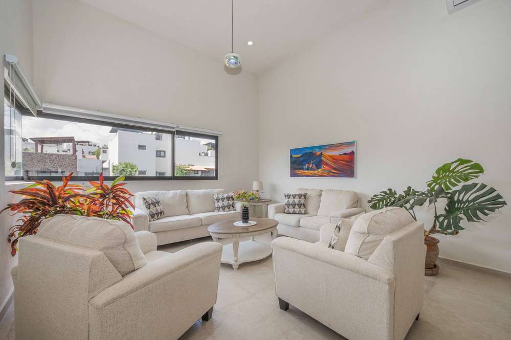 016(residenctial)(Antigua)(Residencia)(REMAX) (ID2856)