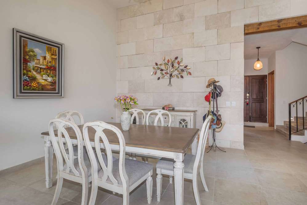 017(residenctial)(Antigua)(Residencia)(REMAX) (ID2856)