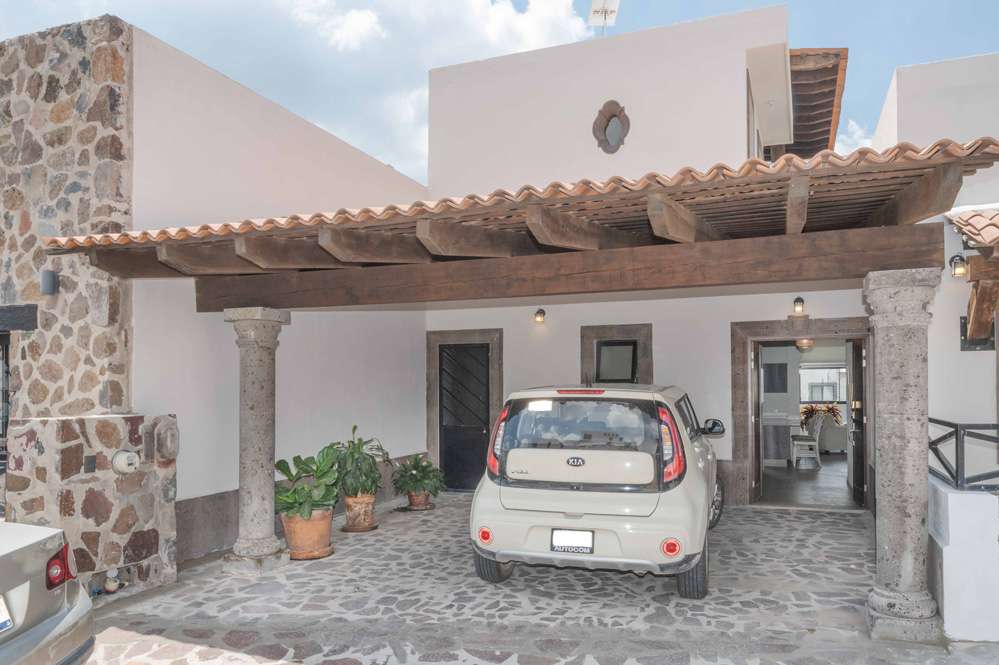 008(residenctial)(Antigua)(Residencia)(REMAX) (ID2856)