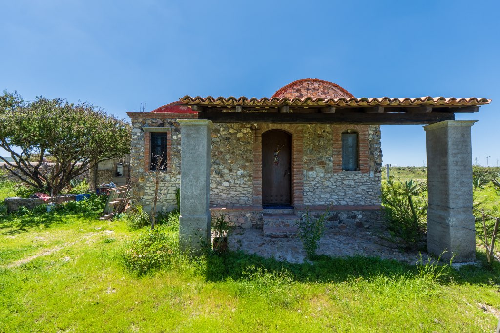 Casita Oustide Web_DSC3289-HDR