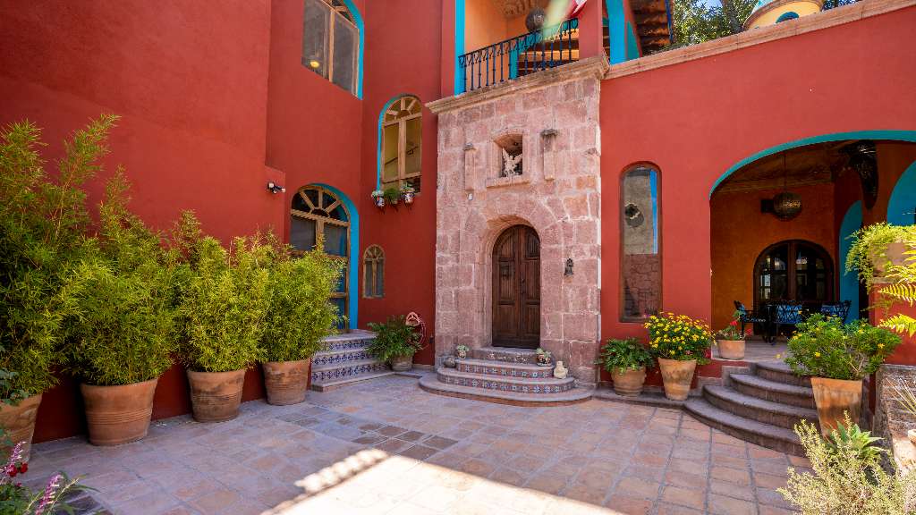 Spectacular Mexican Colonial Style