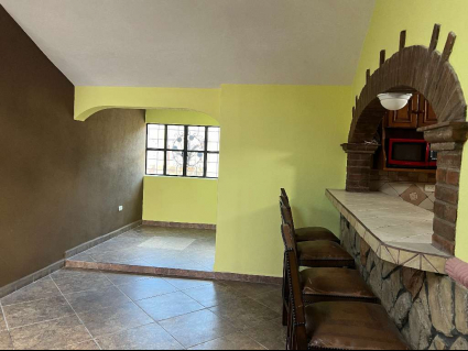 barra hacia la ventana