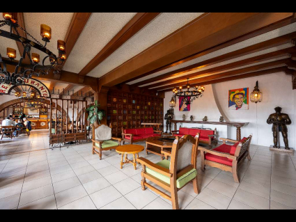 lobby to restaurant